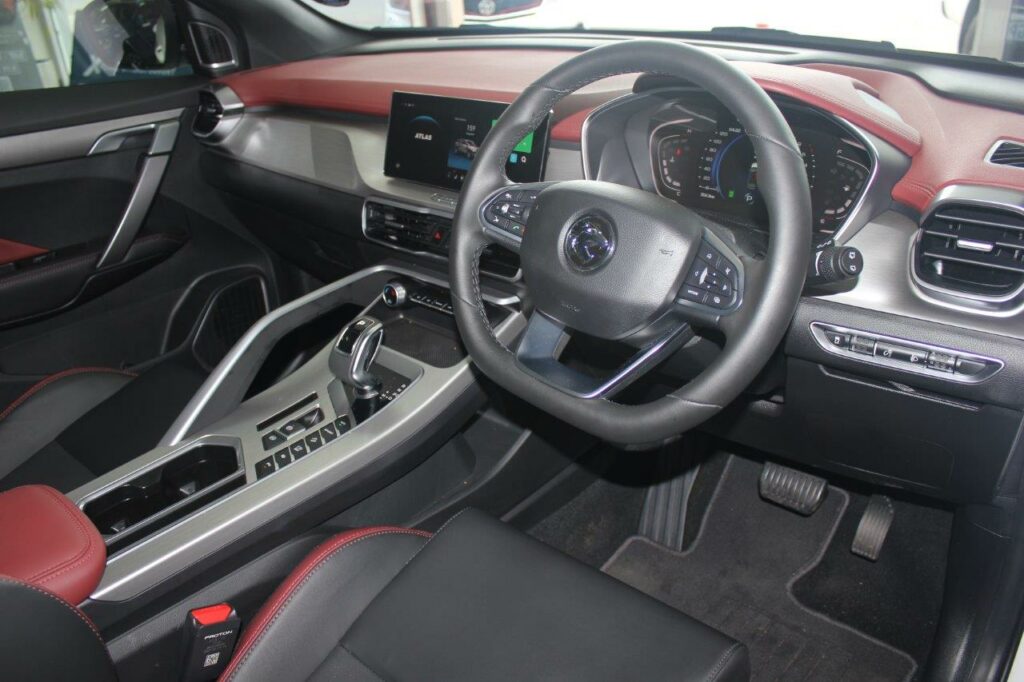 CMH PROTON GEZINA X50 PREMIUM FRONT INTERIOR - CMH Proton