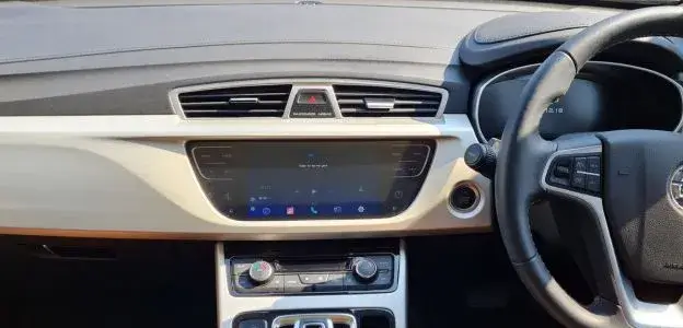 future-car-technology-cmh-proton-ballito-x70-dashboard