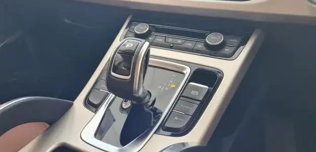 future-car-technology-cmh-proton-ballito-x70-gear-lever